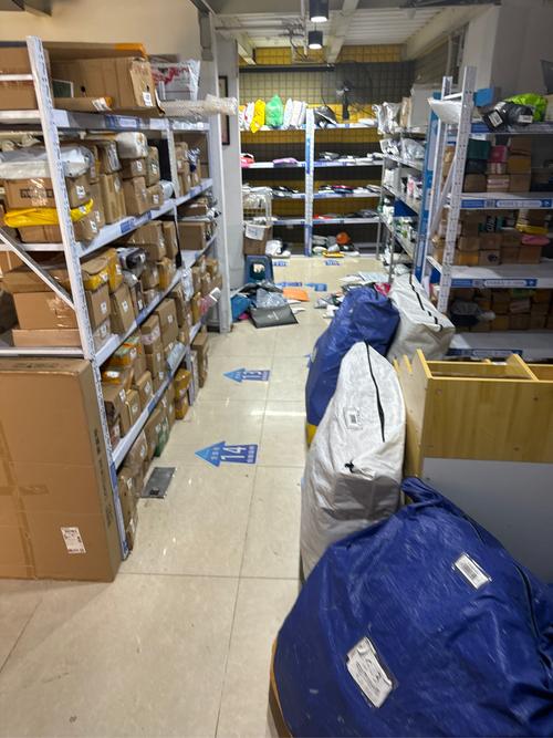 菏泽洪泽路百世快递仓库怎么了？-第1张图片-智迈物流科技网